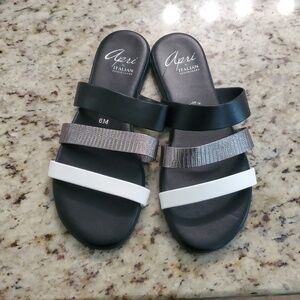 Apri Italian Shoemakers Black, Silver and White Three‑Band Slide Sandals